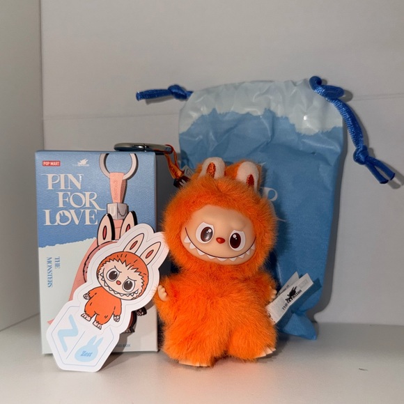 PopMart Labubu Pin For Love Letter - Z - Picture 3 of 10